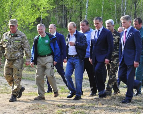 2. В.В.Путин со специалистами на выпуске тигров 2013 2. В.В.Путин со специалистами на выпуске тигров 2013